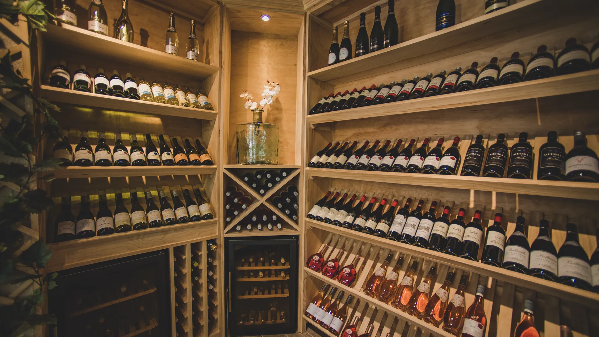 Aanari Hotel and Spa Dining