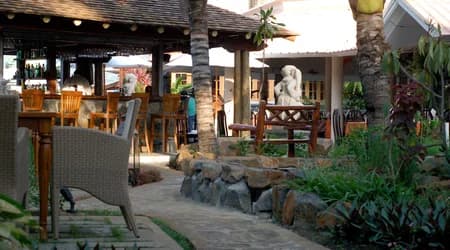 Tropical cocktails at Colonial Bar