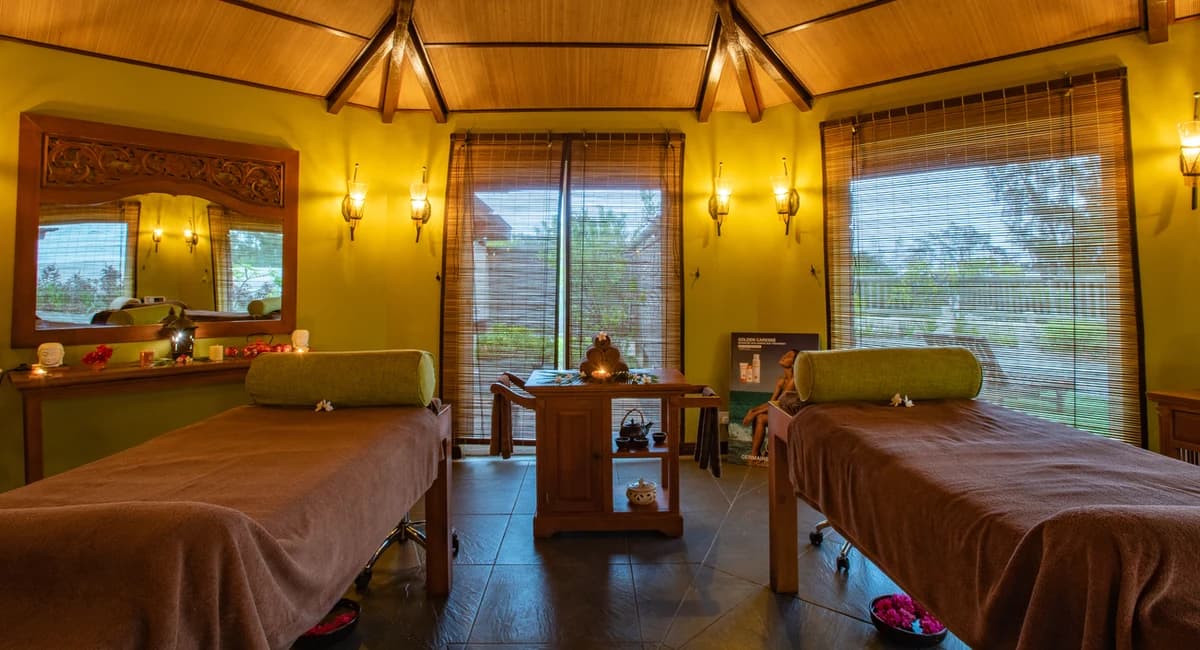 Aanari Spa Table